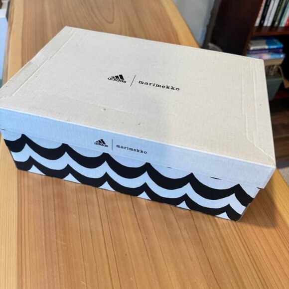 Adidas x Marimekko Size 10 women’s - Picture 5 of 5